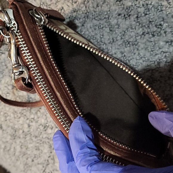 Coach Clutch - Picture 12 of 12